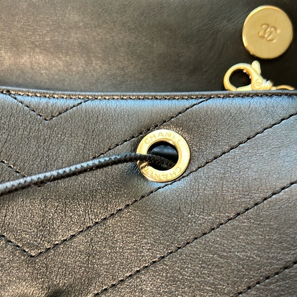 Chanel Black Leather Backpack EC Gold Hardware Turn Lock Comes Box, Bag & Flower - Picture 15 of 17